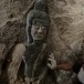 พระพุทธรูปแกะสลักด้วยหินบนผนังถ้ำ