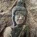 พระพุทธรูปแกะสลักด้วยหินบนผนังถ้ำ