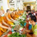 ตักบาตรผักชุมชนกะเหรี่ยงห้วยต้ม (ชุมชนคุณธรรมวัดพระพุทธบาทห้วยต้ม)