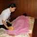การนวดแผนไทยด้วยลูกประคบสมุนไพร
